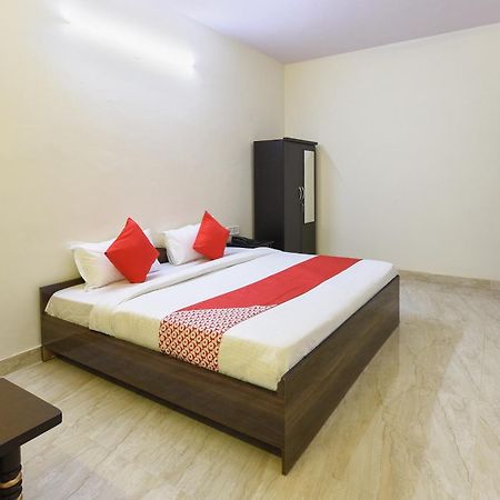 Hotel O Club Residency Nuova Delhi Esterno foto