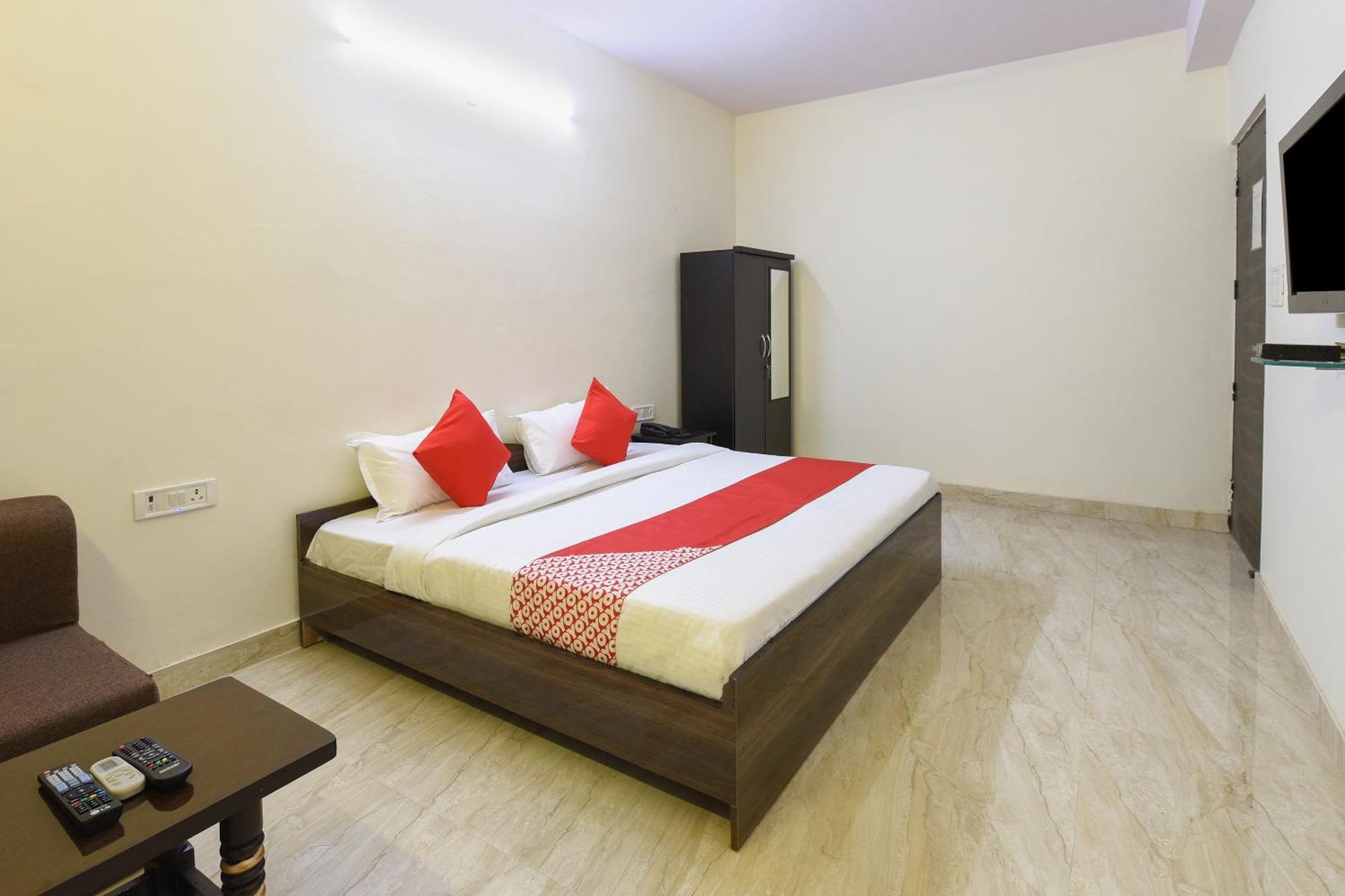 Hotel O Club Residency Nuova Delhi Esterno foto