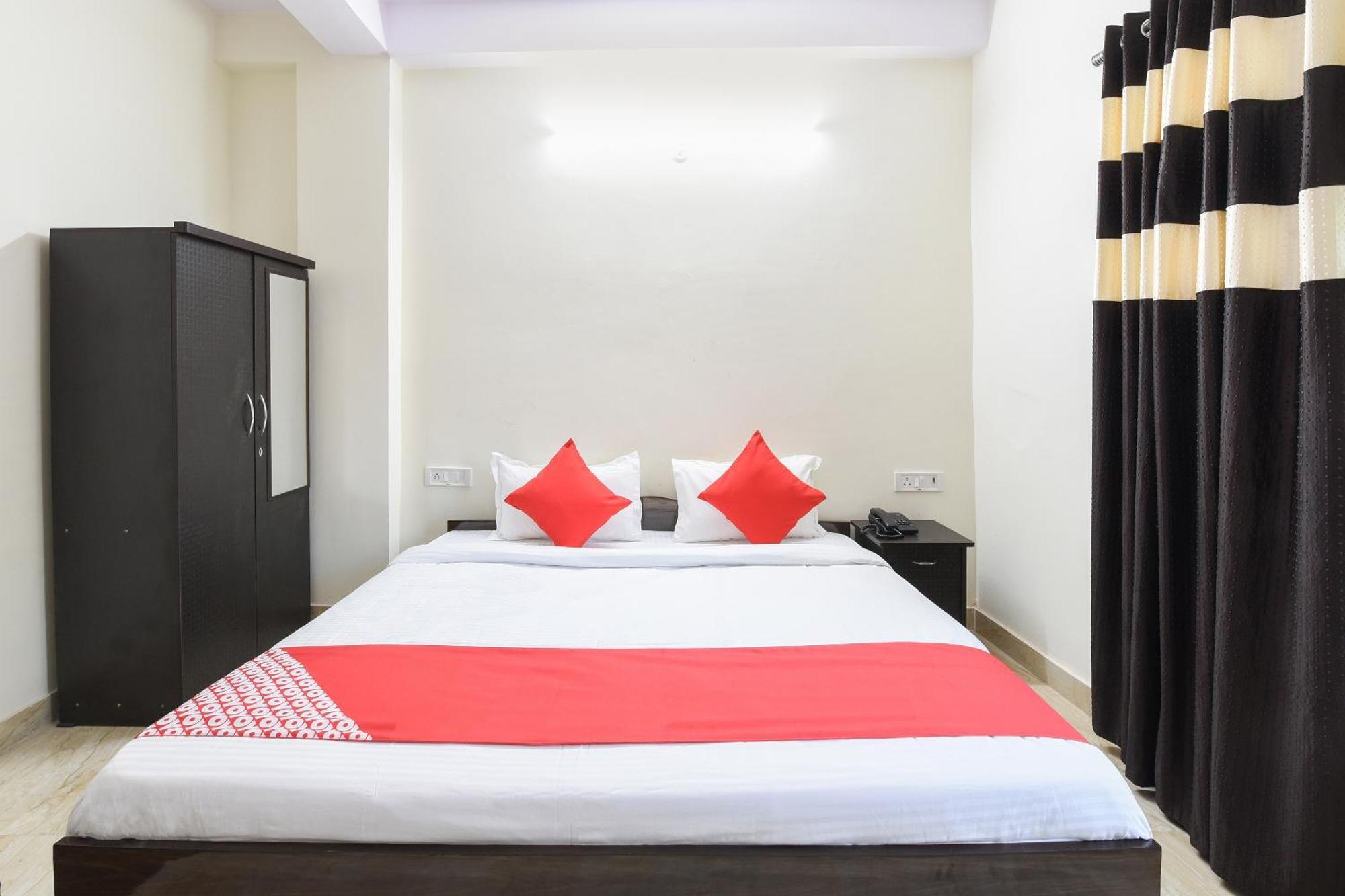 Hotel O Club Residency Nuova Delhi Esterno foto