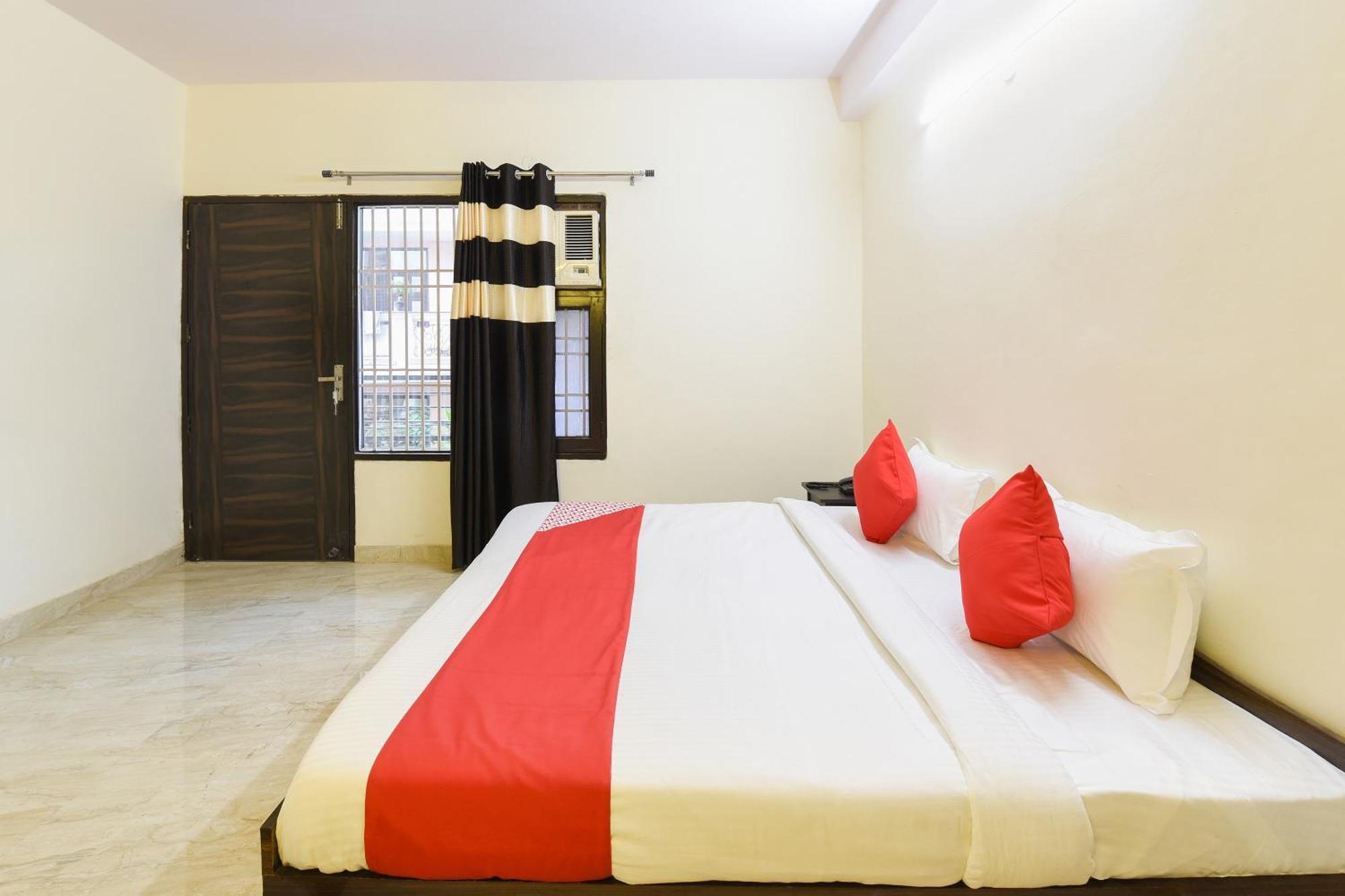 Hotel O Club Residency Nuova Delhi Esterno foto