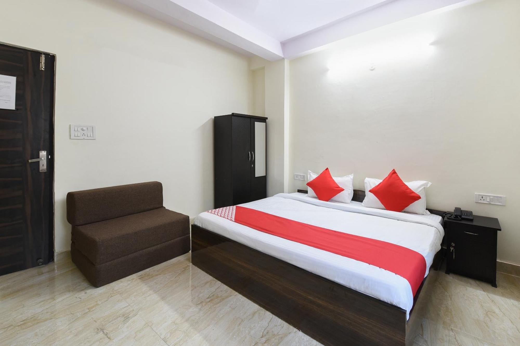 Hotel O Club Residency Nuova Delhi Esterno foto