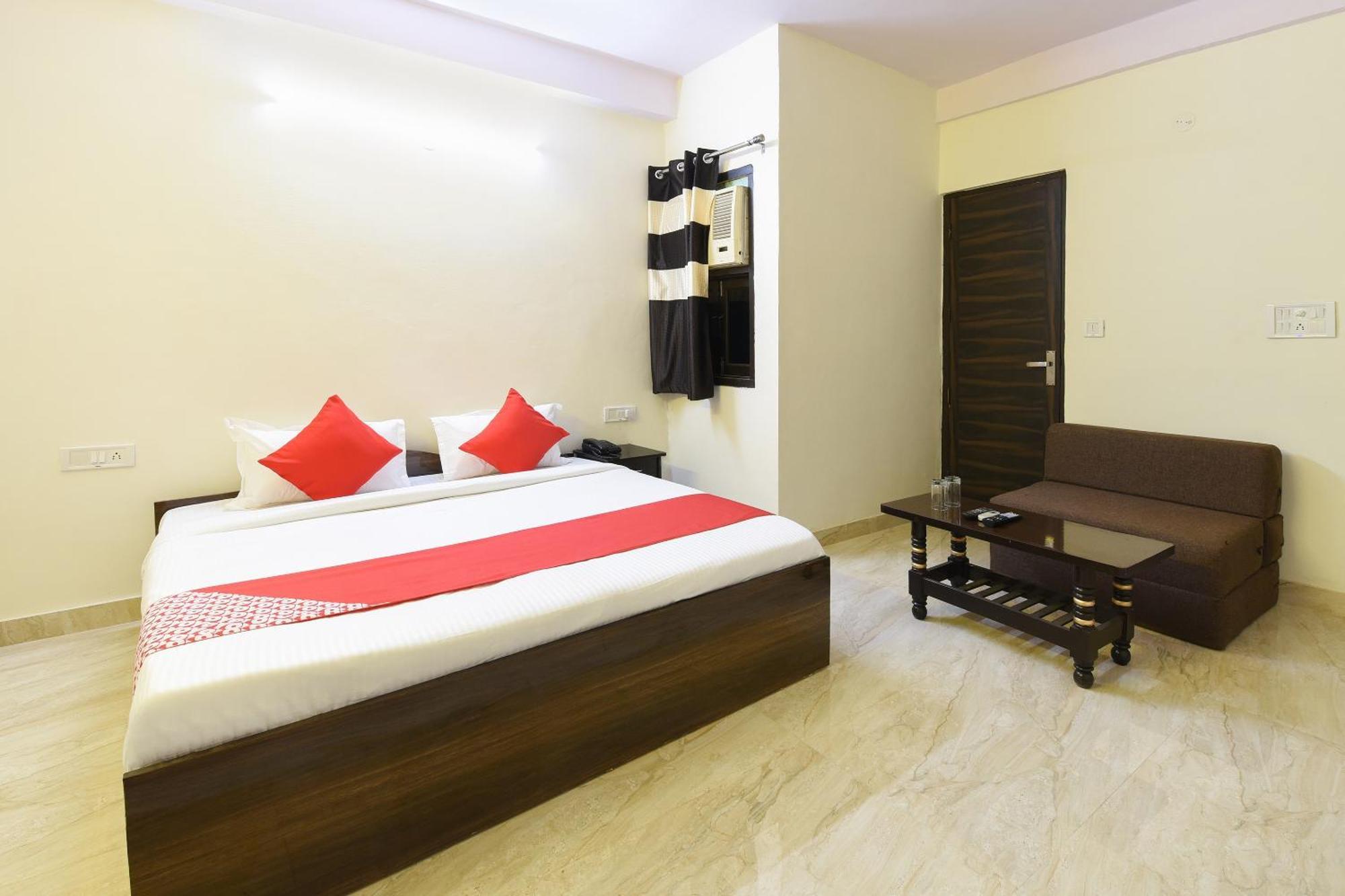 Hotel O Club Residency Nuova Delhi Esterno foto