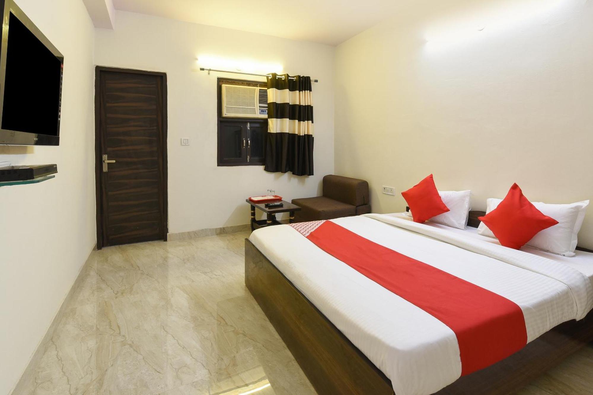 Hotel O Club Residency Nuova Delhi Esterno foto