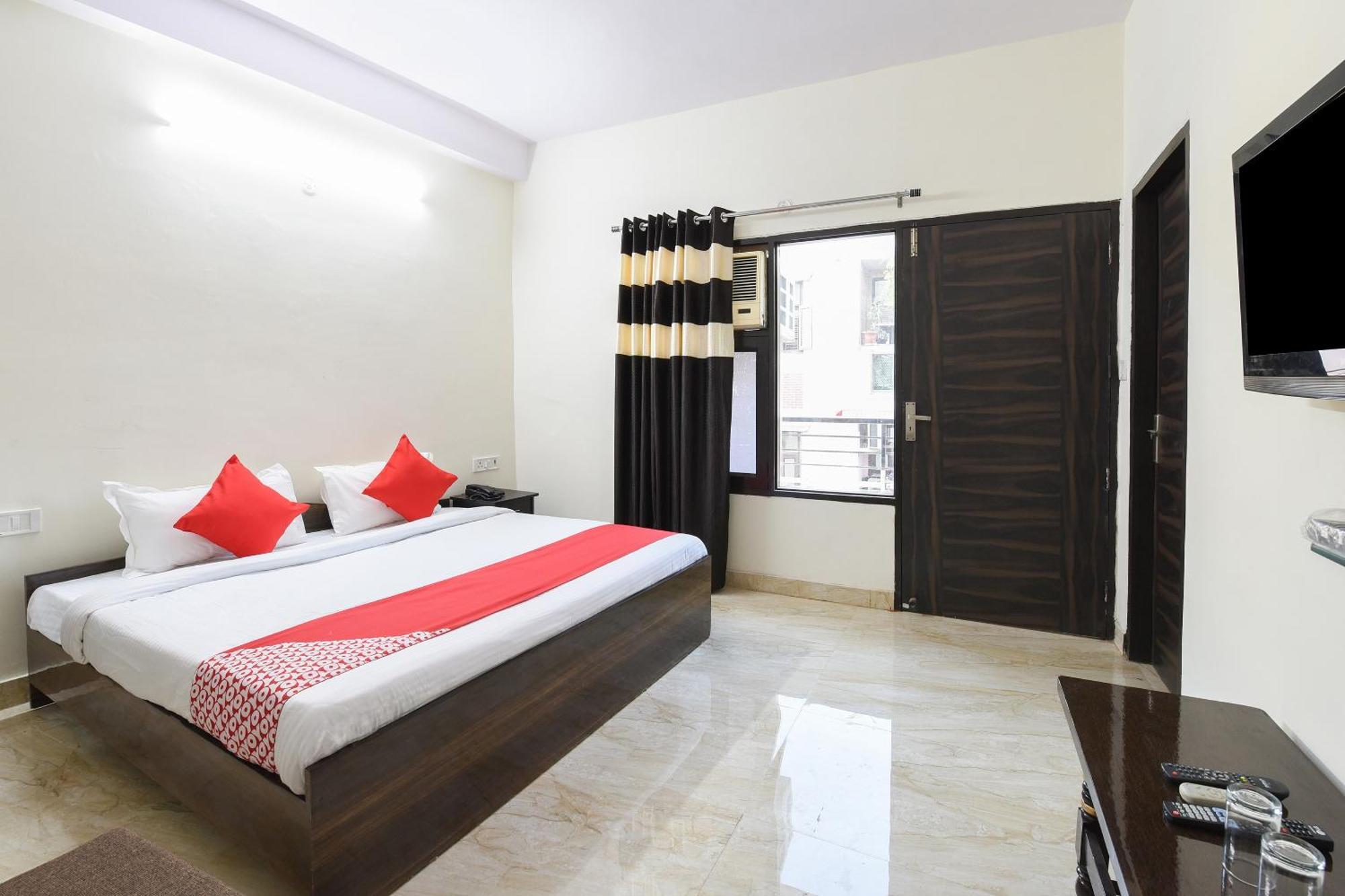 Hotel O Club Residency Nuova Delhi Esterno foto