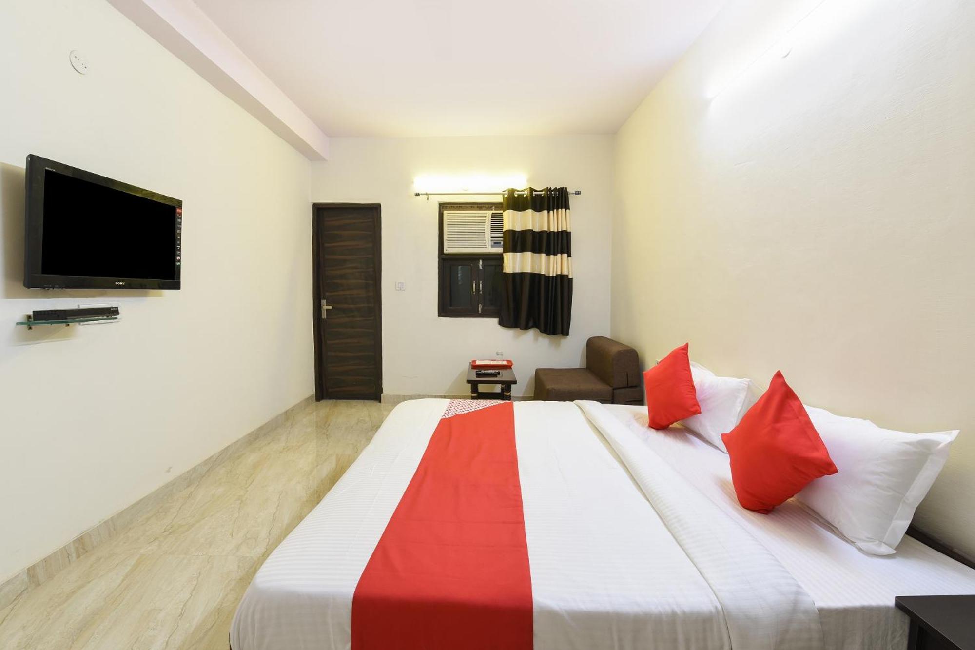 Hotel O Club Residency Nuova Delhi Esterno foto